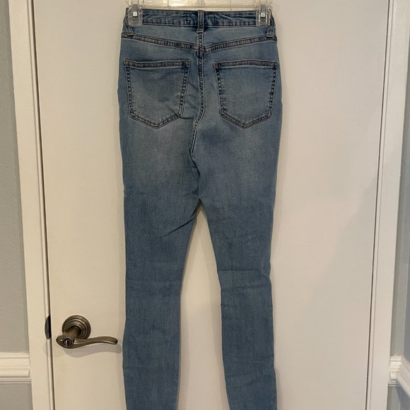Forever 21 Light Wash Distressed Skinny Jeans - Picture 4 of 4